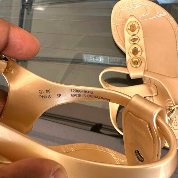 Coach Phila Women’s Jelly‎ Thong Sandals Size 6 Gold - Picture 6 of 14